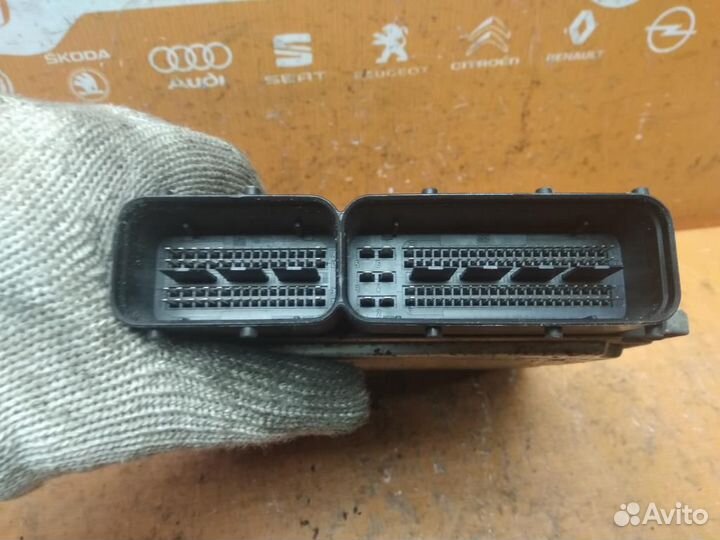 Блок управления двигателем Volkswagen Golf 5 (200