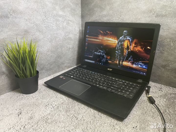 Быстрый ноутбук Acer 2 видеокарты/4 ядра/SSD