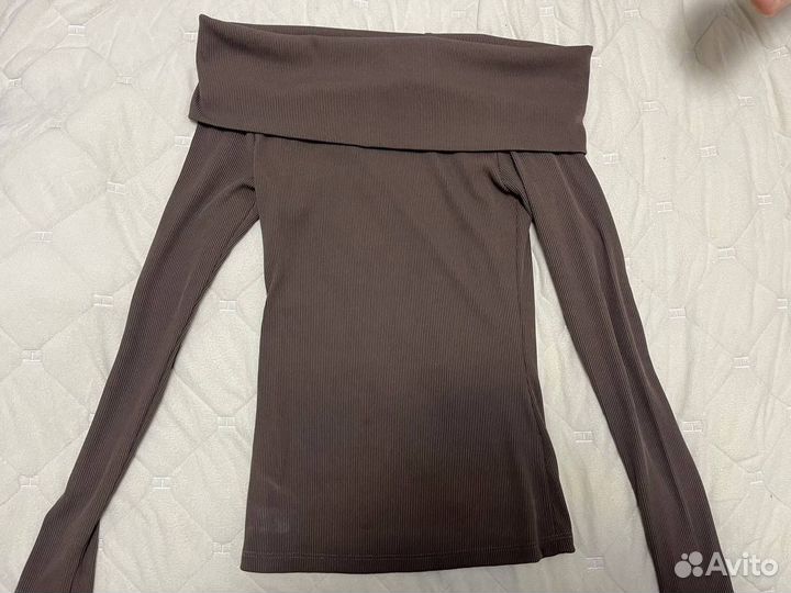 Кофта с открытыми плечами