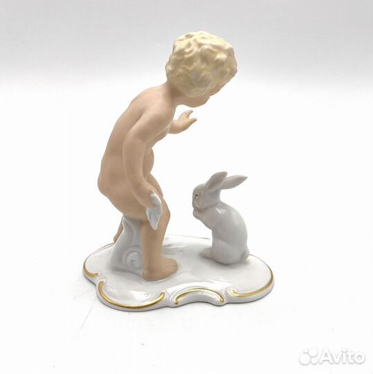 Статуэтка Фарфор мальчик с кроликом Германия