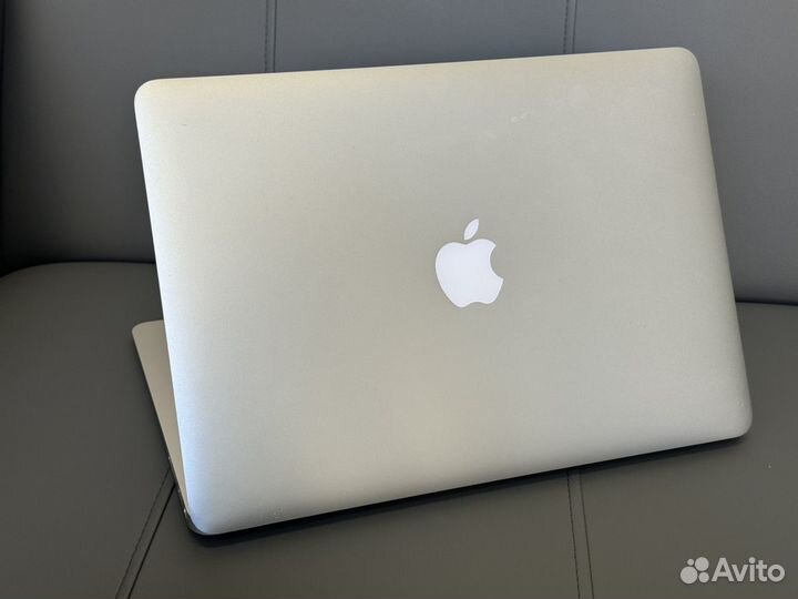 Macbook Air 13 2013 i5/4/128 (дефекты на матрице)