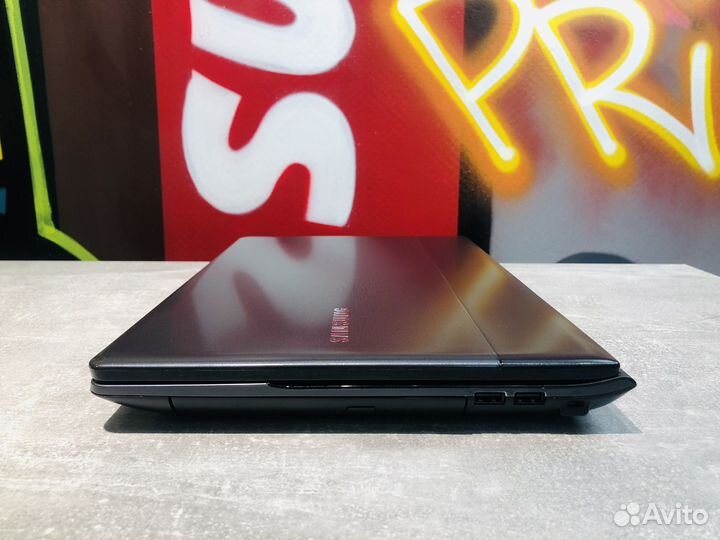 Samsung NP300E5C core i5/ ram 8 gb/ ssd+hdd