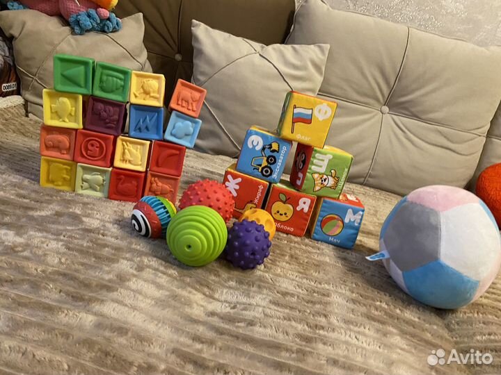 Развивающие игрушки для малышей пакетом