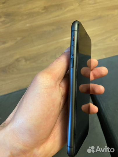 Телефон iPhone 11
