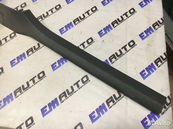 Накладка порога левая Фольксваген Гольф 5