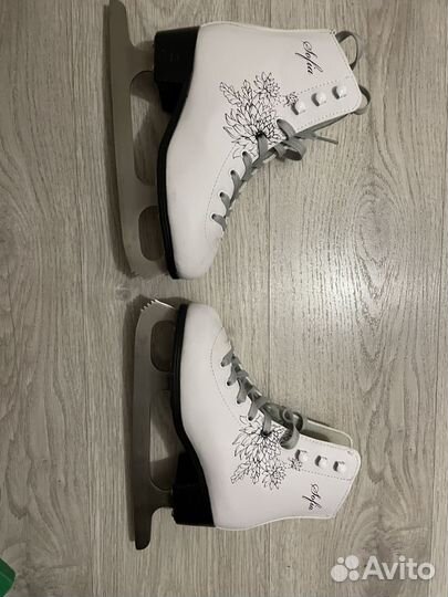 Коньки фигурные 35