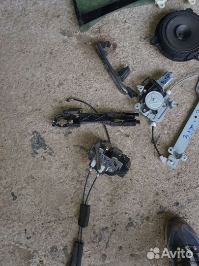 Ручка замок заднее правое на тиана 2005г