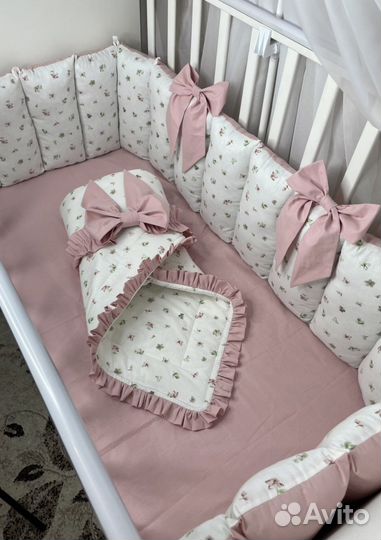 Комплект в кроватку новый