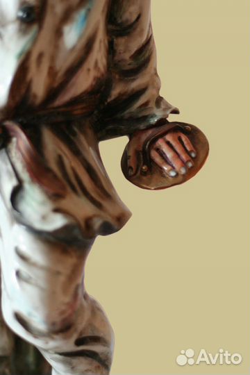 Керамическая фигура Арлекин антиквариат из Европы