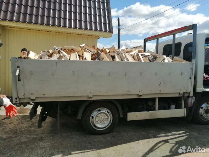 Isuzu NLR85A цельнометаллический, 2011