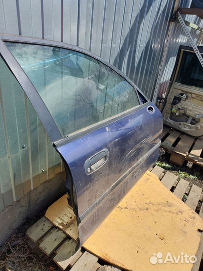 Дверь передняя правая Mitsubishi carisma