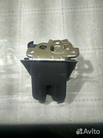 Замок двери багажника Audi Q5