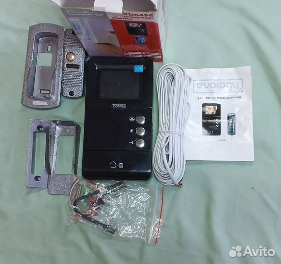 Видеодомофон с электромеханическим замком