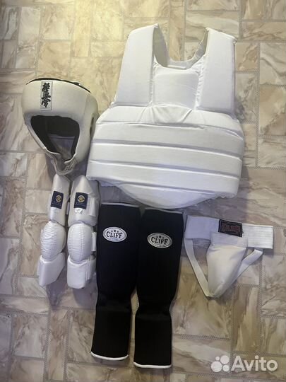 Комплект защитного снаряжения для каратэ