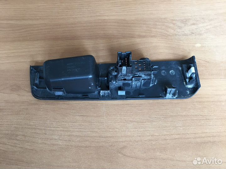 Кнопка стеклоподъемника Nissan X-Trail перед левая