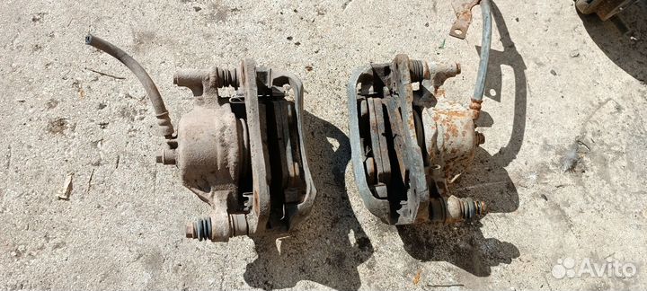 Левый суппорт hyundai accent