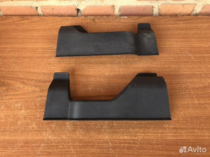 Обшивка стойки Mitsubishi Outlander XL