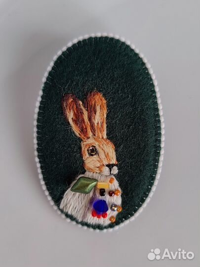 Брошь заяц