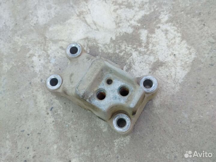 Кронштейн крепления МКПП hyundai I30