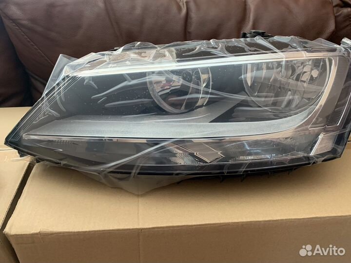 Фара левая правая Volkswagen Jetta 11-14