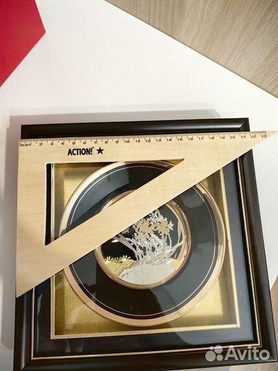 Сувенирная интерьерная тарелка в рамке