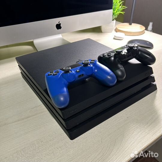 Sony PS4 Pro 1tb 2 джойстика + игры
