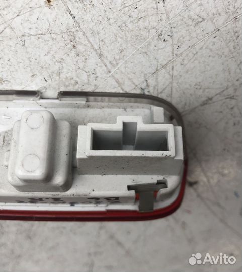 Салонный плафон подсветки задней R двери Пассат Б6