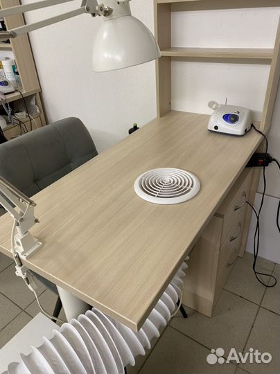 Маникюрный стол бу