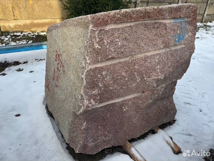 Гранитные блоки