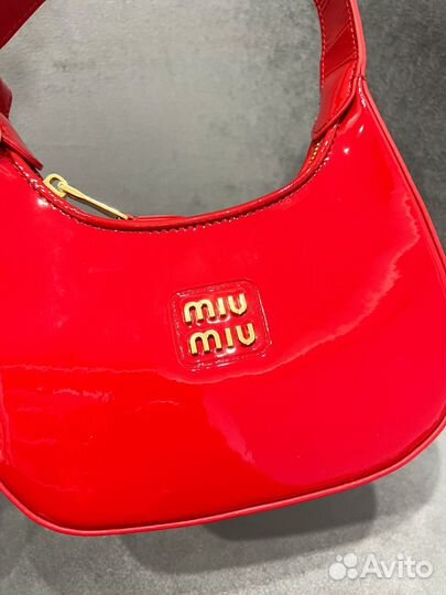 Сумка Miu Miu hobo лаковая Premium