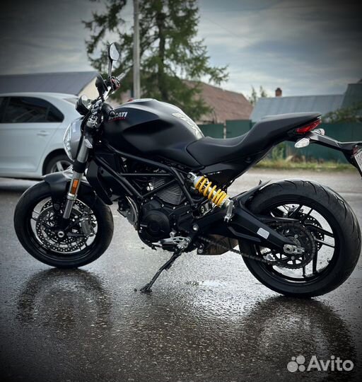 Ducati Monster 797 black