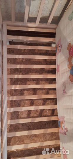 Детская кроватка с продольным маятником