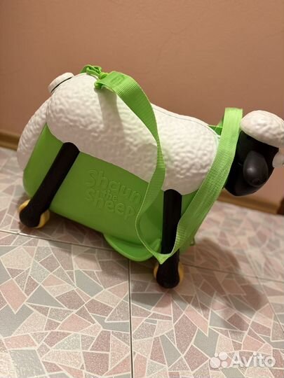 Детский чемодан на колесиках