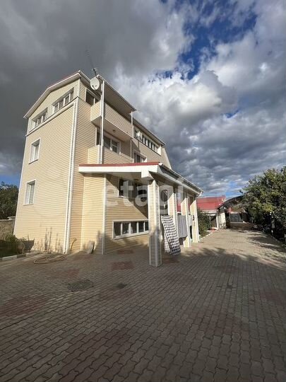 Дом 275,6 м² на участке 10,8 сот.