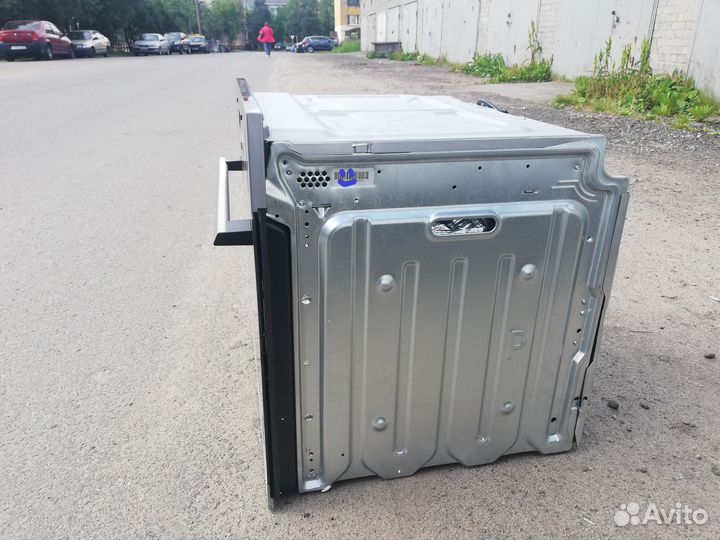 Дух. шкаф новый. Electrolux eof3h50x