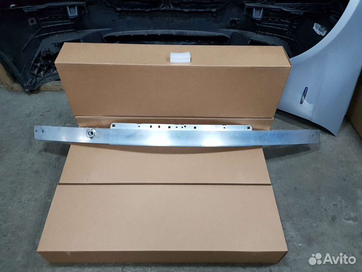 Усилитель бампера Мерседес W 204 GLK W 212 E207