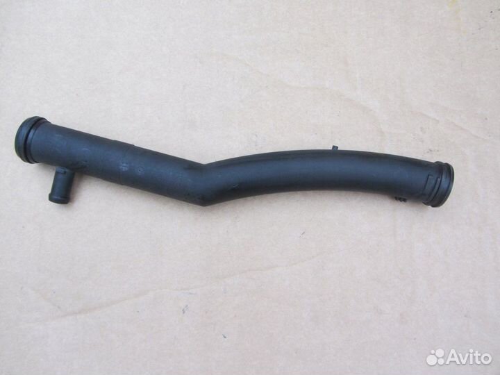 Патрубок системы охлаждения Фольксваген Поло седан