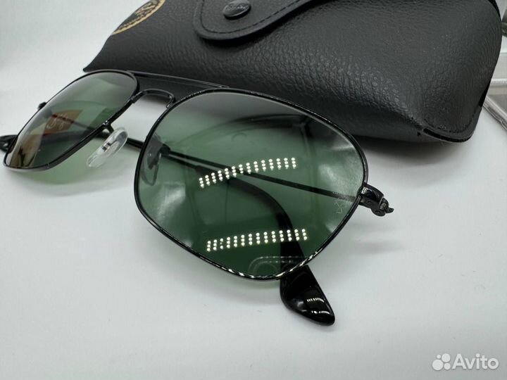 Солнцезащитные очки Ray Ban