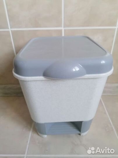 Мусорное ведро с педалью