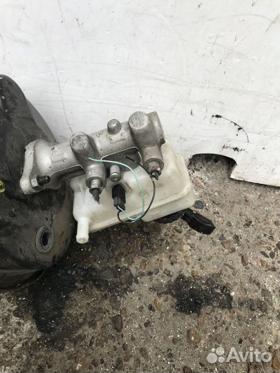 Усилитель тормозов вакуумный Nissan Pathfinder