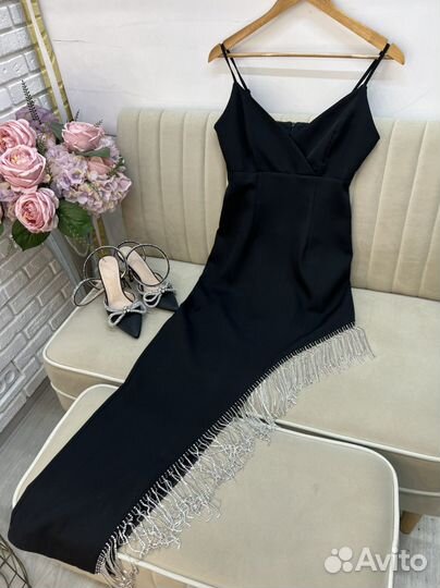 Вечернее платье с разрезом на ноге