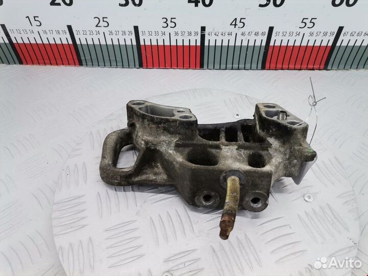 Кронштейн двигателя Ford Fiesta 5 2004