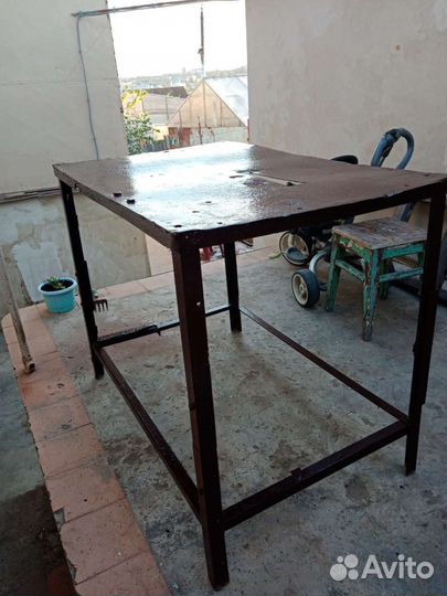 Стол металлический