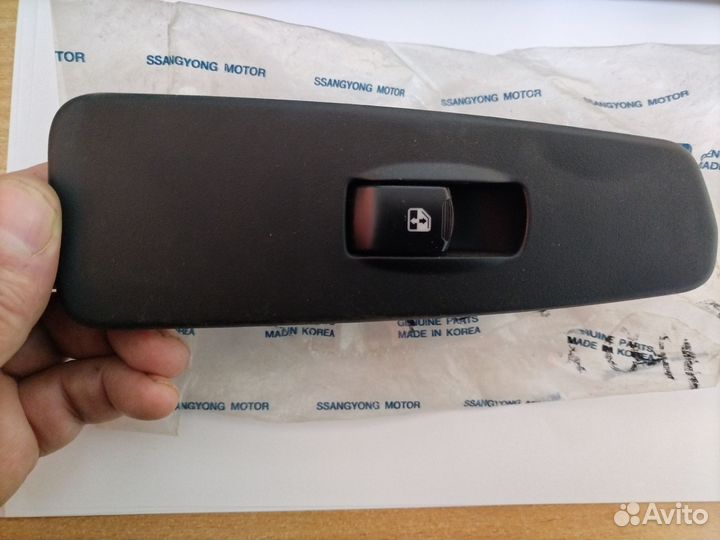 Кнопка стеклоподъемника правая задняя sang yong