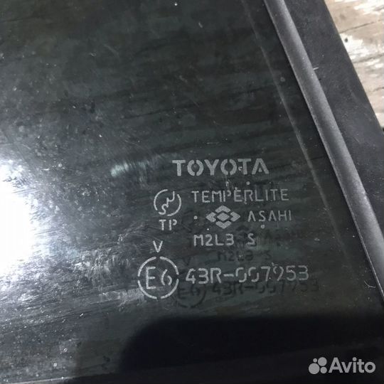 Стекло правой двери тоyota RAV4 XA30