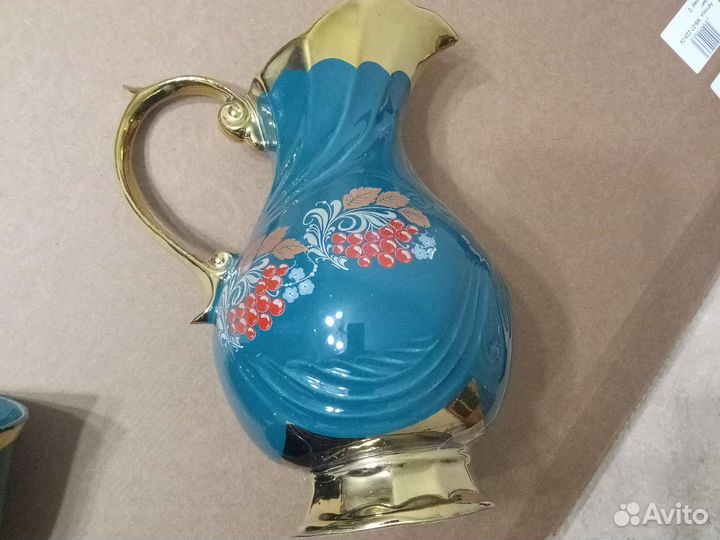 Кувшин с кружками