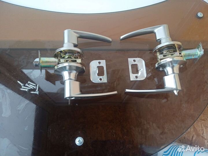 Дверные ручки с замком