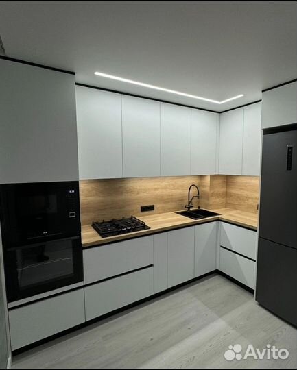 Кухня в потолок