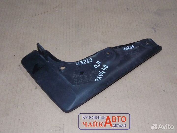 Брызговик передний правый Toyota Rav4 A40 2015