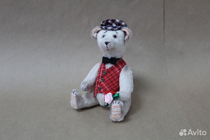 Игрушка ручной работы. Мишка Тедди с букетом
